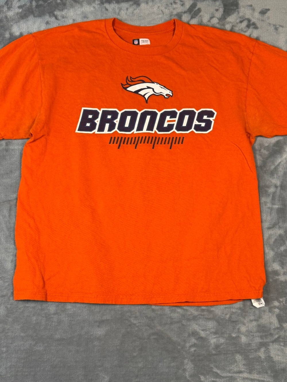 Denver Broncos NFL Team Apparel T-Shirt XL Orange Graphic Football Tee